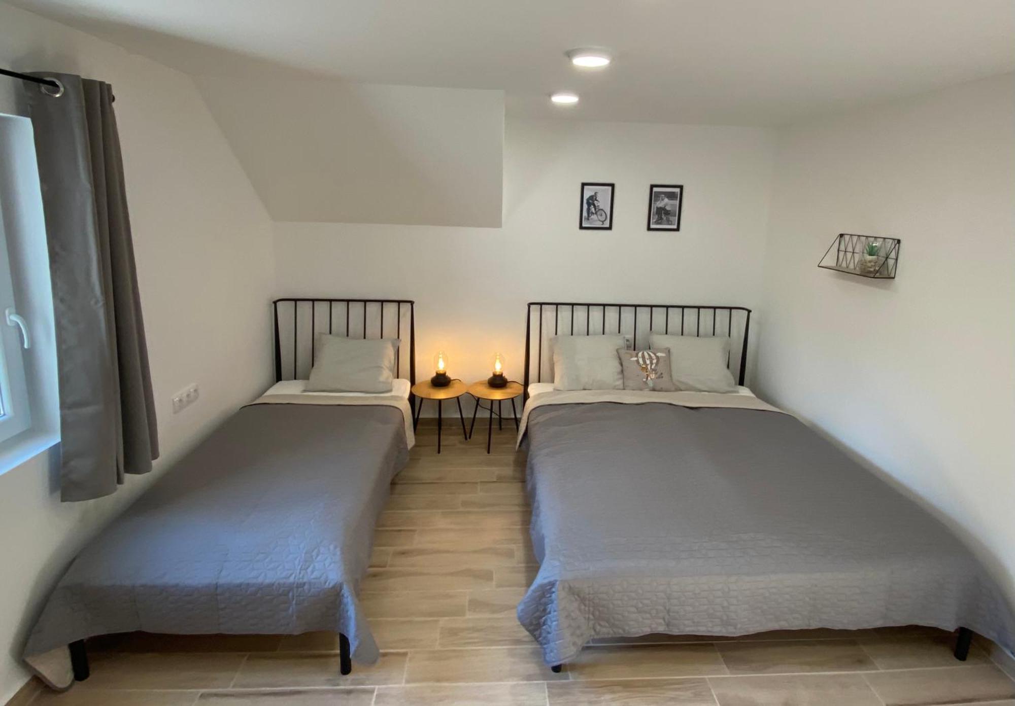 Bike & Fun Apartments - Balatonakarattya Phòng bức ảnh
