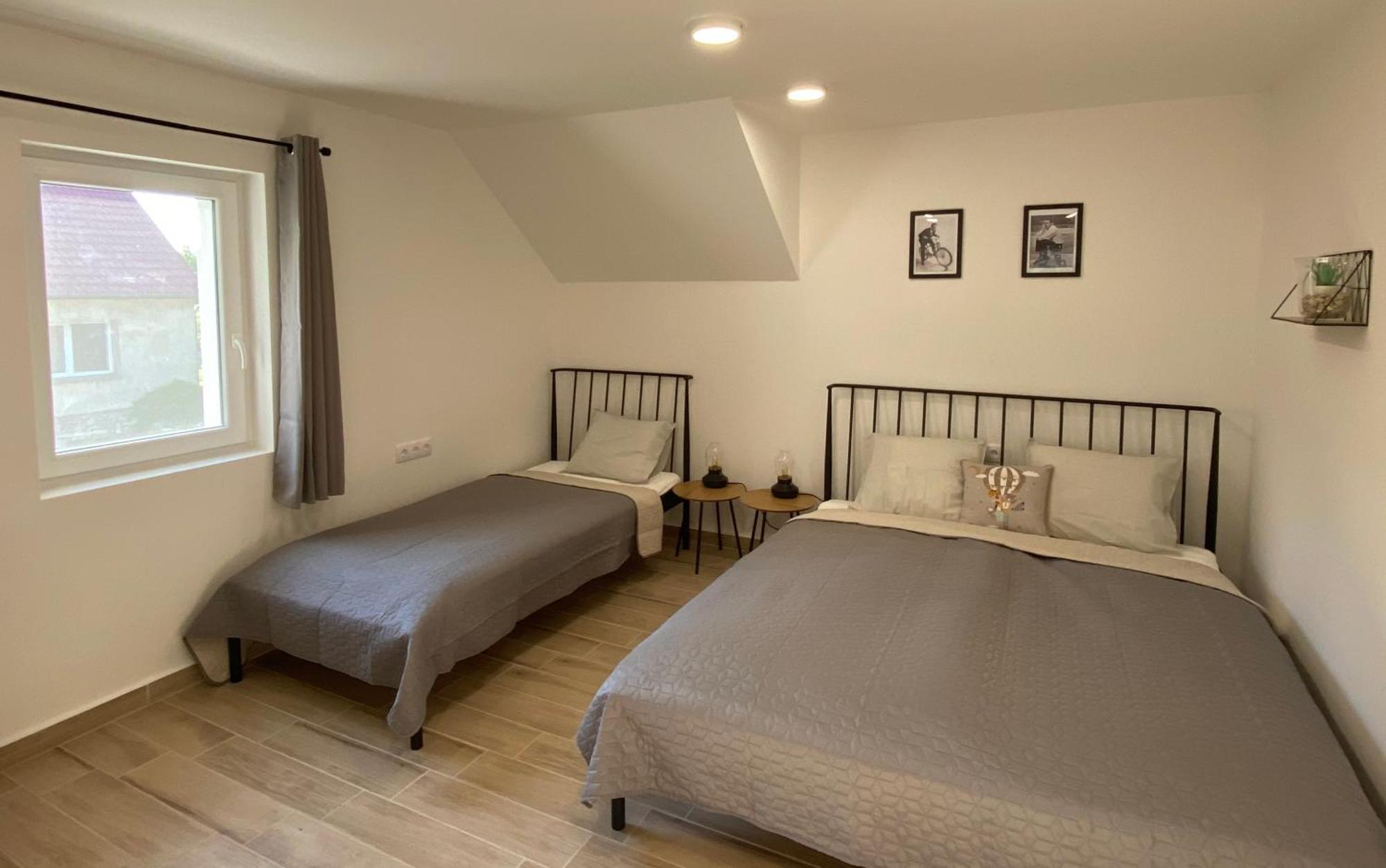 Bike & Fun Apartments - Balatonakarattya Phòng bức ảnh